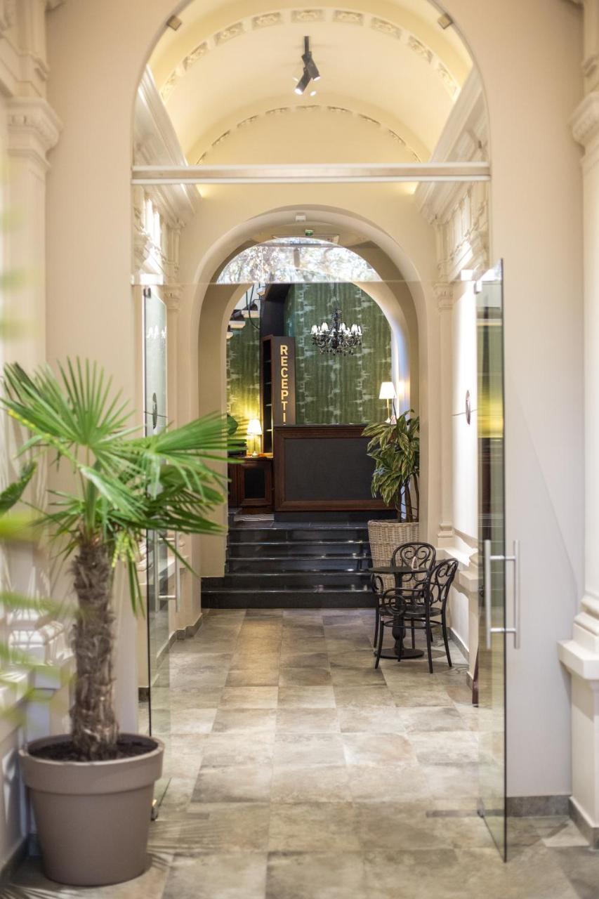 Hotel Grand Hedonist Pančevo Екстериор снимка